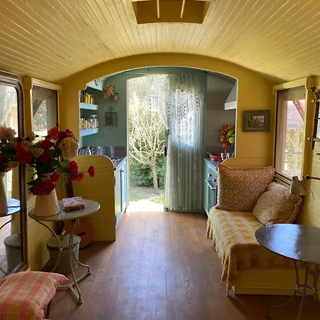 And Bedroom And Circus Wagon At Mas Pryce Отель типа 