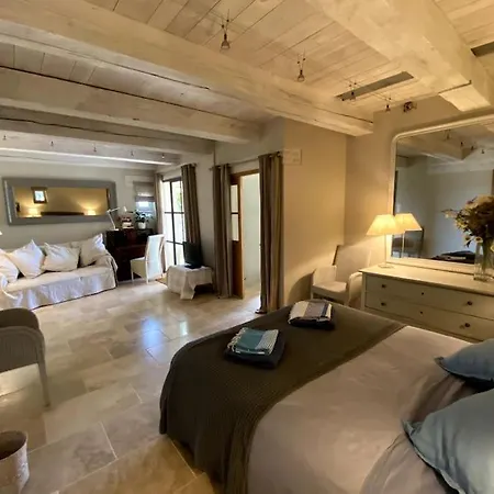 And Bedroom And Circus Wagon At Mas Pryce Отель типа 