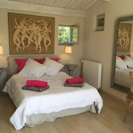 And Bedroom And Circus Wagon At Mas Pryce Отель типа 