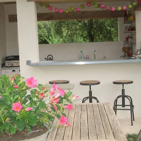 And Bedroom And Circus Wagon At Mas Pryce 4*