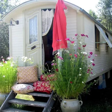 And Bedroom And Circus Wagon At Mas Pryce Отель типа 