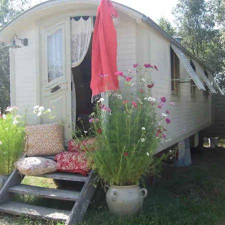 Bed & Breakfast And Bedroom And Circus Wagon At Mas Pryce